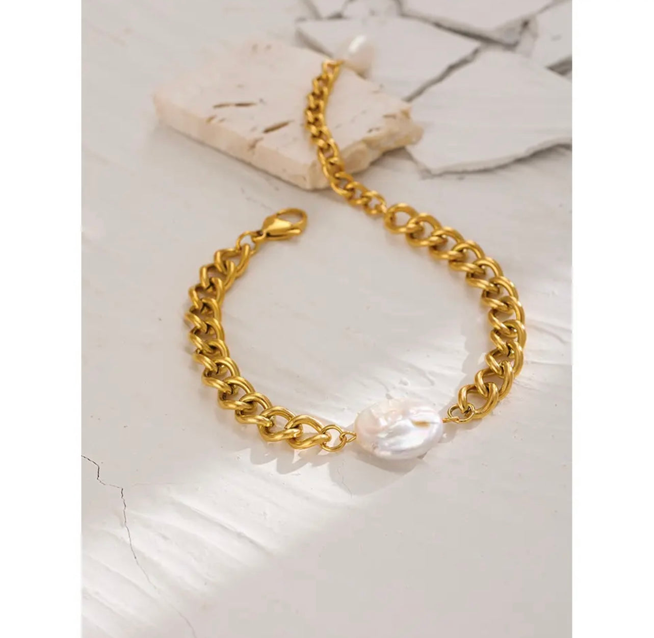 Flat pearl gold necklace